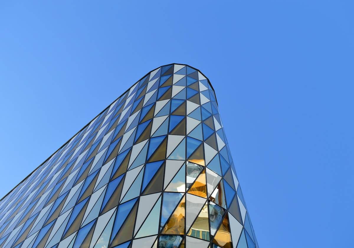 皇马1:0本菲卡：胜利背后的种族歧视阴霾